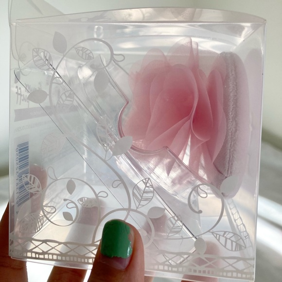 4/$30 Flower Powder Puff - Picture 2 of 2